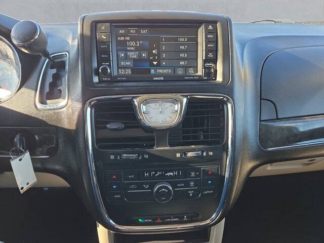 2015 Chrysler Town and Country Touring