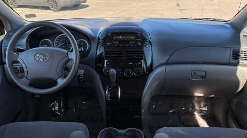 2004 Toyota Sienna LE 7 Passenger