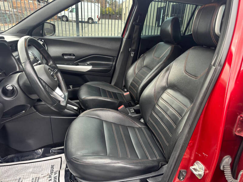 2020 Nissan Kicks SR