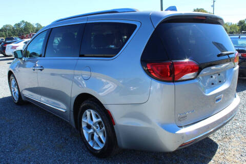 2017 Chrysler Pacifica Touring-L Plus