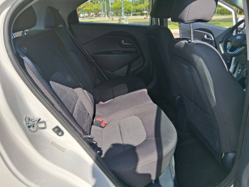 2016 Kia Rio 5-Door LX