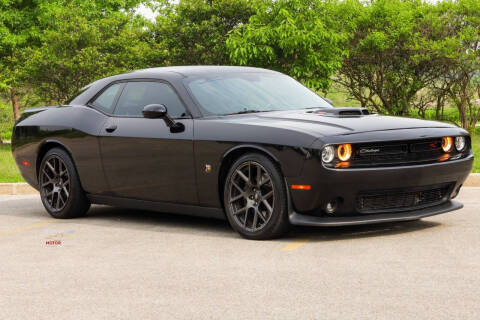 2017 Dodge Challenger 392 HEMI Scat Pack Shaker