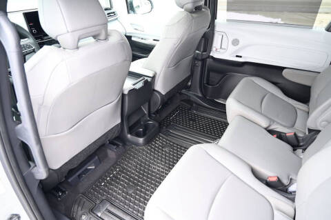 2025 Toyota Sienna XLE 8-Passenger