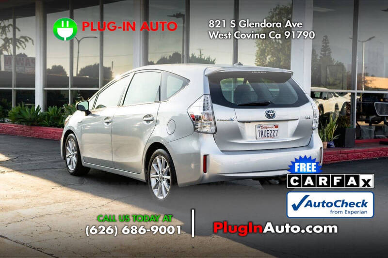 2013 Toyota Prius v Five