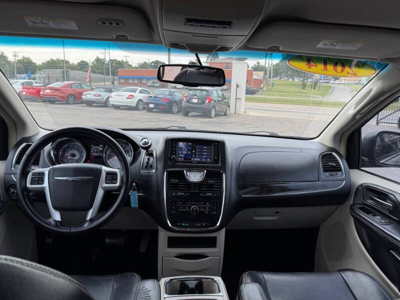 2014 Chrysler Town and Country Touring