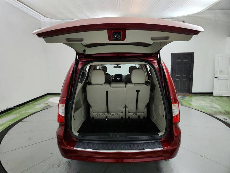 2013 Chrysler Town and Country Touring-L