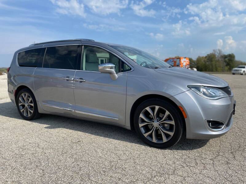 2020 Chrysler Pacifica for sale at Kuhn Enterprises, Inc. in Fort Atkinson IA
