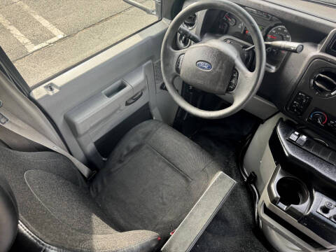 2017 Ford E-Series E-450 SD