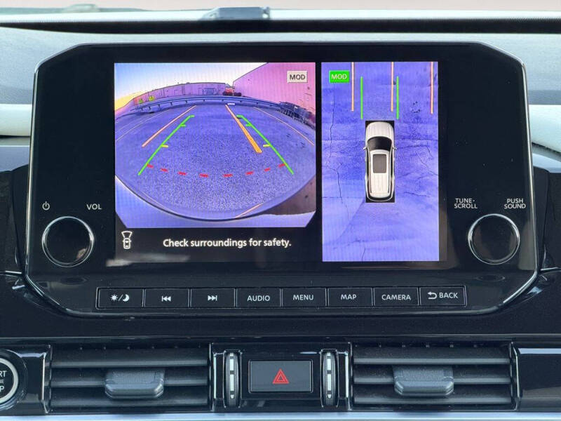 2024 Nissan Pathfinder SL