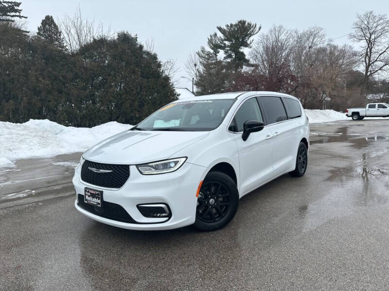 2024 Chrysler Pacifica Touring L's photo