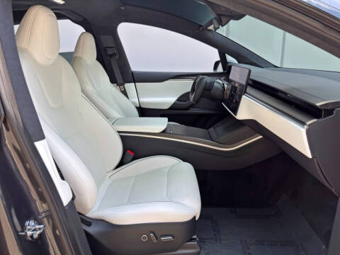 2025 Tesla Model X Plaid