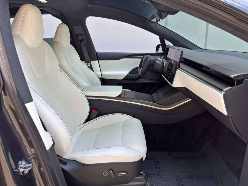 2025 Tesla Model X Plaid