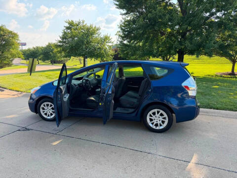 2012 Toyota Prius v Two