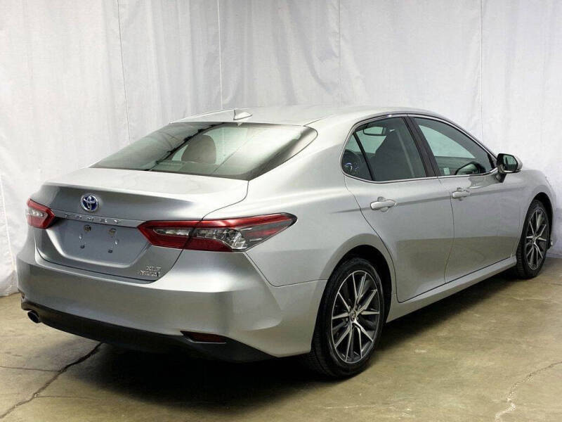 2022 Toyota Camry Hybrid XLE