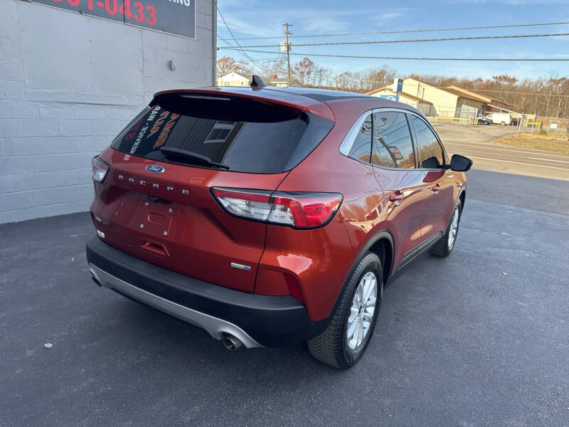 2020 Ford Escape SE