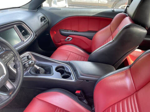 2015 Dodge Challenger R/T Scat Pack Shaker