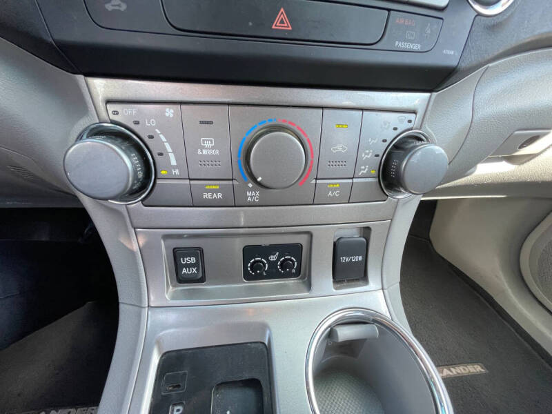 2012 Toyota Highlander SE