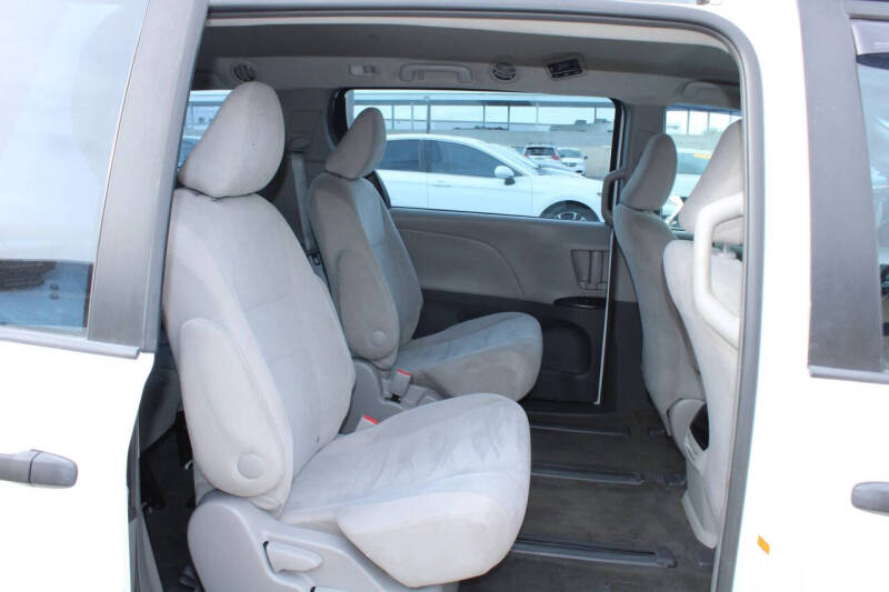 2015 Toyota Sienna L 7-Passenger