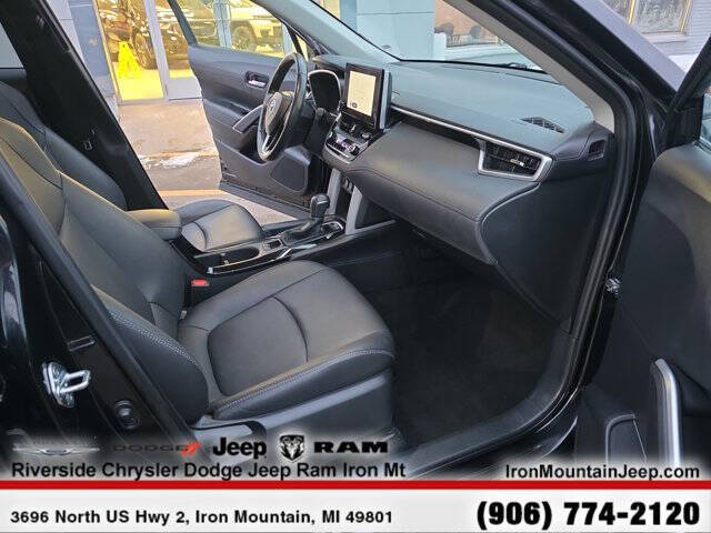 2024 Toyota Corolla Cross XLE