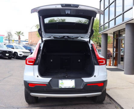 2022 Volvo XC40 T4 Momentum