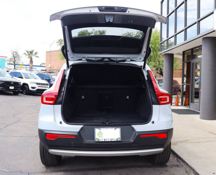 2022 Volvo XC40 T4 Momentum