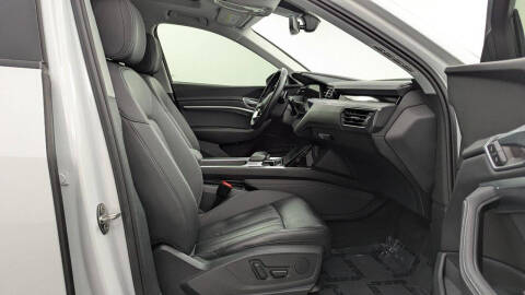 2021 Audi e-tron quattro Premium