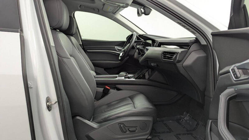 2021 Audi e-tron quattro Premium