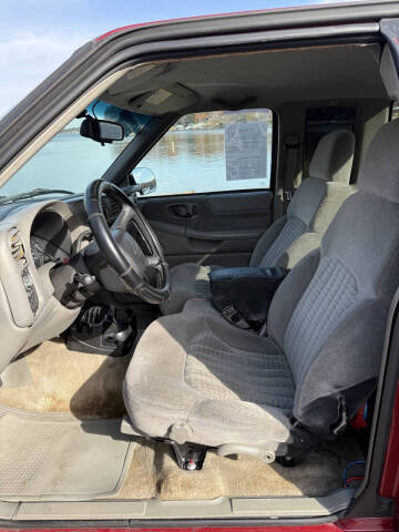 2002 Chevrolet S-10 LS