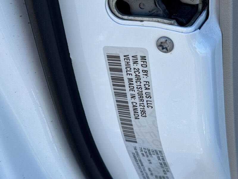 2024 Chrysler Pacifica Plug-In Hybrid Select