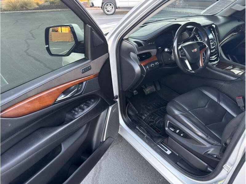 2019 Cadillac Escalade Luxury