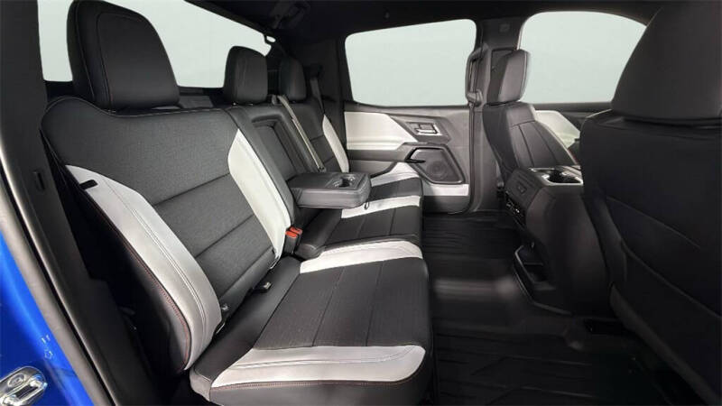 2025 Chevrolet Silverado EV RST