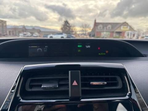 2022 Toyota Prius LE