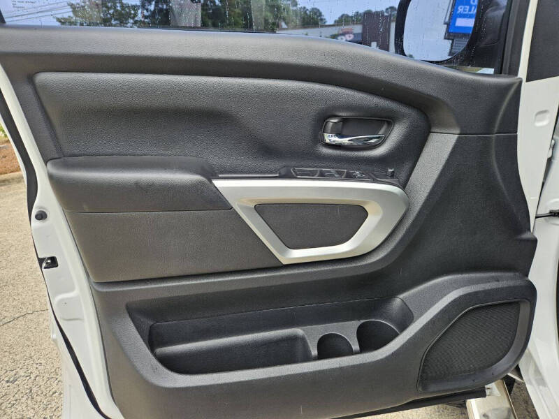 2017 Nissan Titan SV