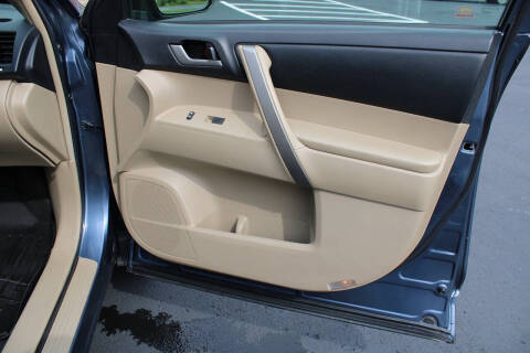 2013 Toyota Highlander SE