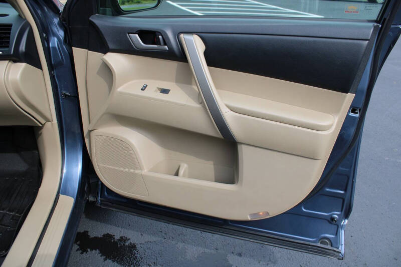 2013 Toyota Highlander SE