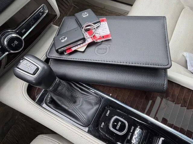 2016 Volvo XC90 T6 Momentum