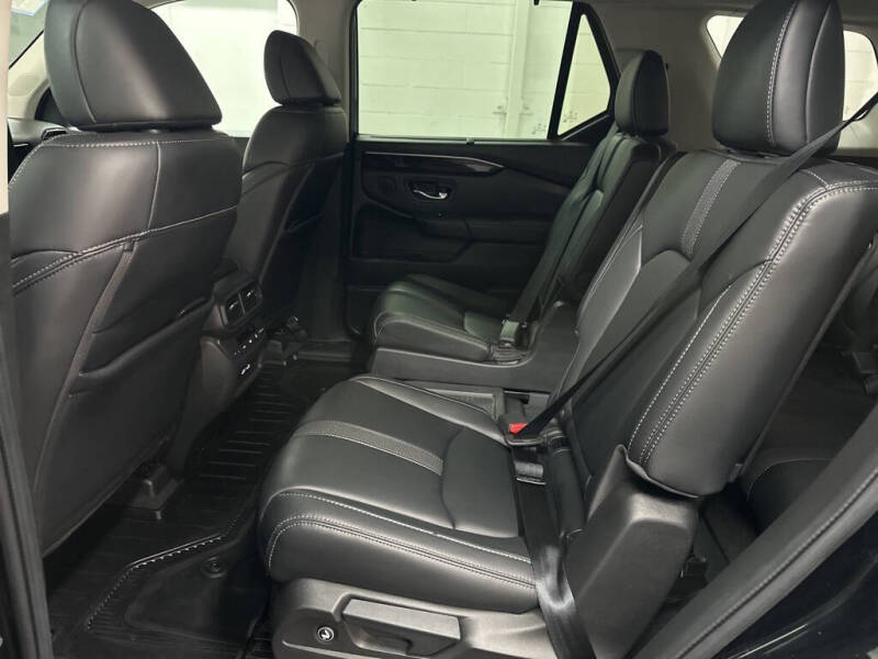 2023 Honda Pilot EX-L w/Rear Captain's Chairs