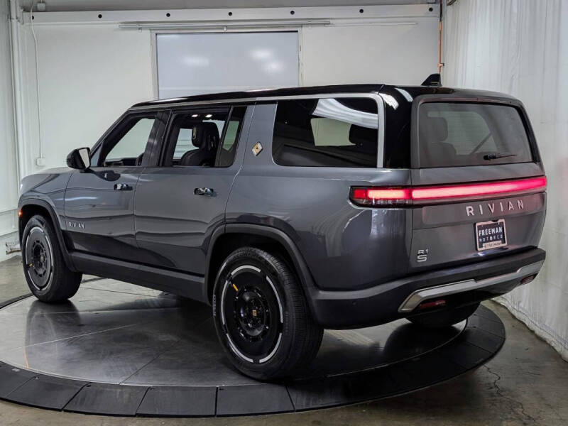 2025 Rivian R1S