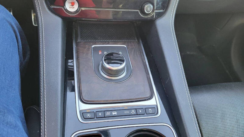 2017 Jaguar F-PACE 35t R-Sport