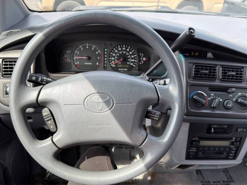 2000 Toyota Sienna LE