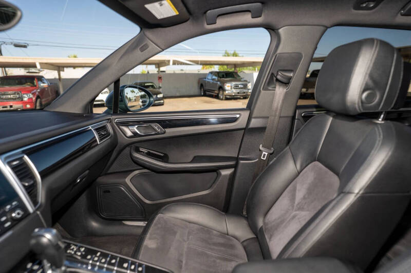 2017 Porsche Macan S