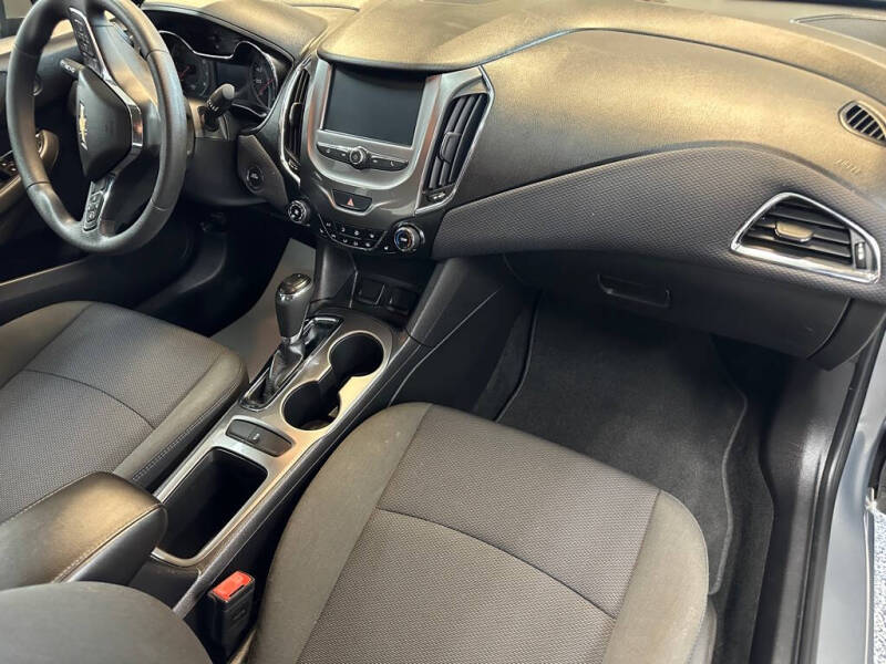2017 Chevrolet Cruze LT Auto