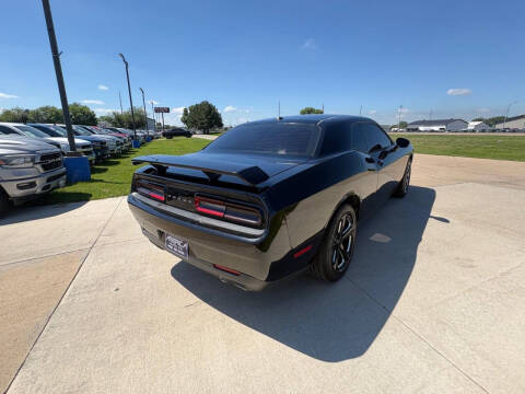 2016 Dodge Challenger SXT Plus