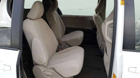 2012 Toyota Sienna LE 7-Passenger