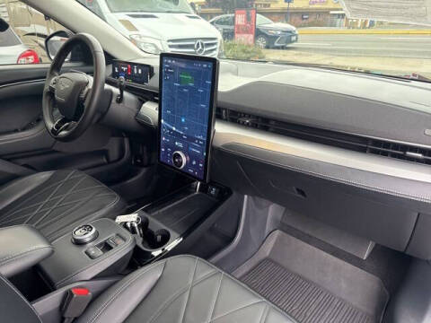 2022 Ford Mustang Mach-E Select