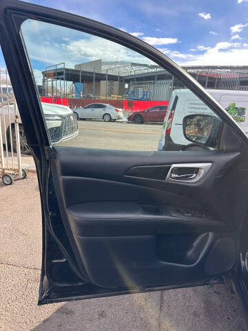 2018 Nissan Pathfinder SV