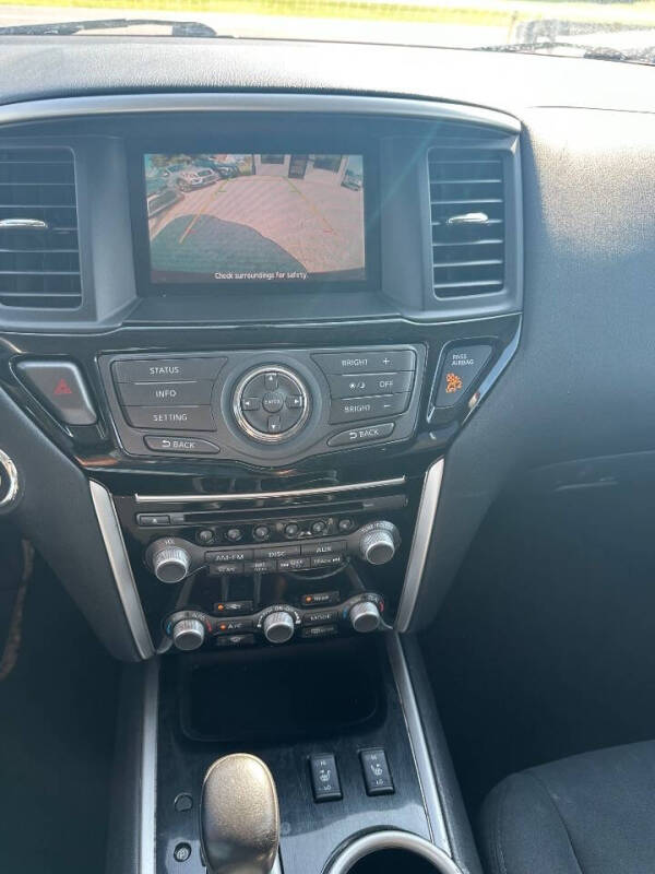 2016 Nissan Pathfinder SV