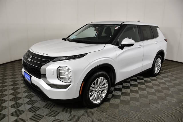 2024 Mitsubishi Outlander ES