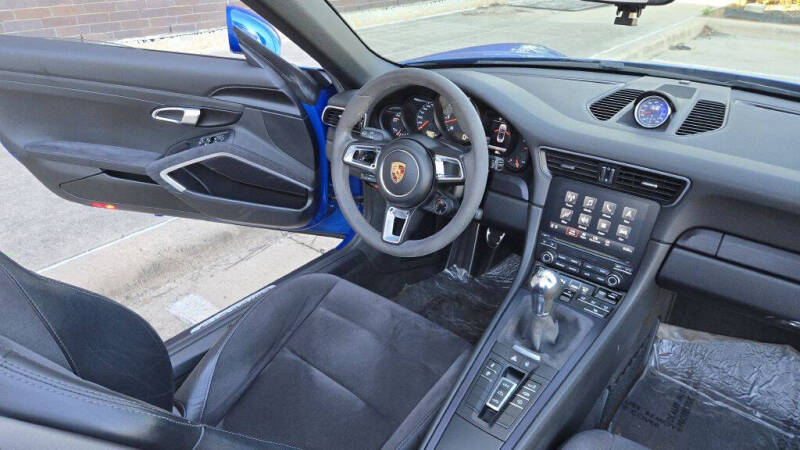 2017 Porsche 911 Carrera GTS