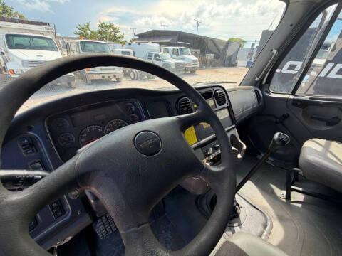 2007 Freightliner M2 106